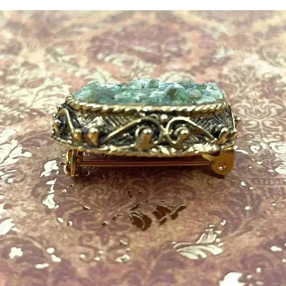 Oval Green Jade Pebble Chip Inlay Mosaic Ornate Gold Tone Brooch 1.5" - Picture 6 of 8